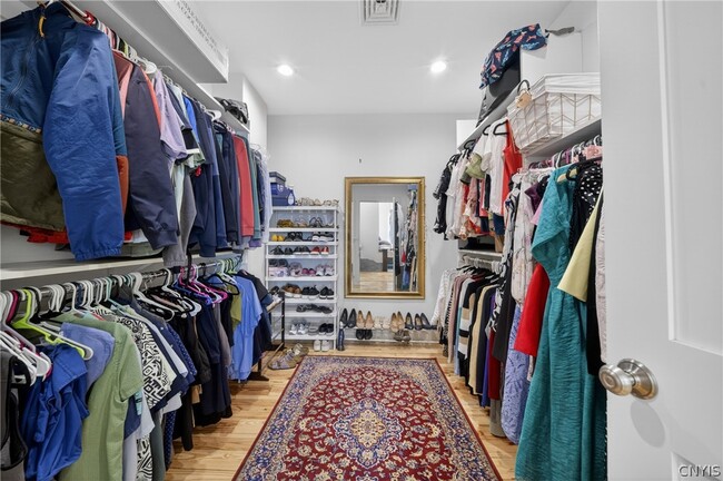 Photo - 443 S Warren St