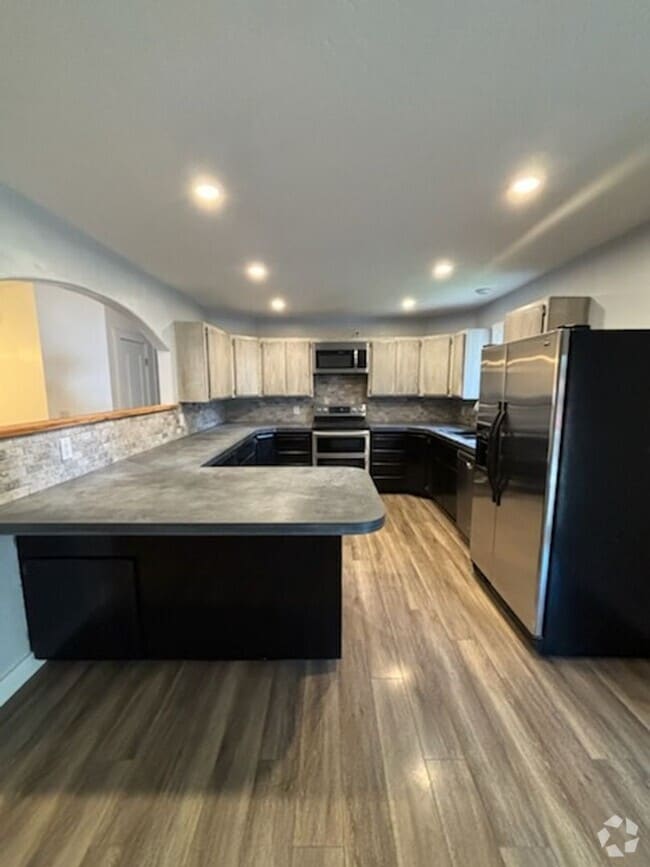 Building Photo - Unique duplex in post falls Rental