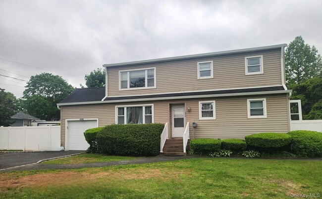 Building Photo - 296 Old Farmingdale Rd Rental