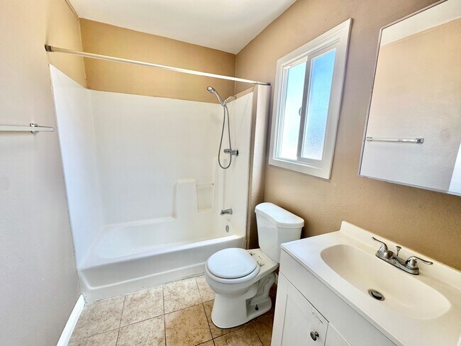 Photo - 4041-43 National Ave Unidad 4043