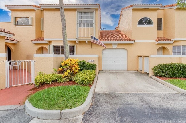 Building Photo - 11415 Lakeview Dr