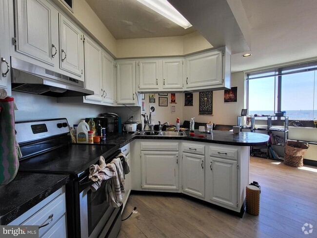 Building Photo - 1420 Locust St Unit 37B Rental