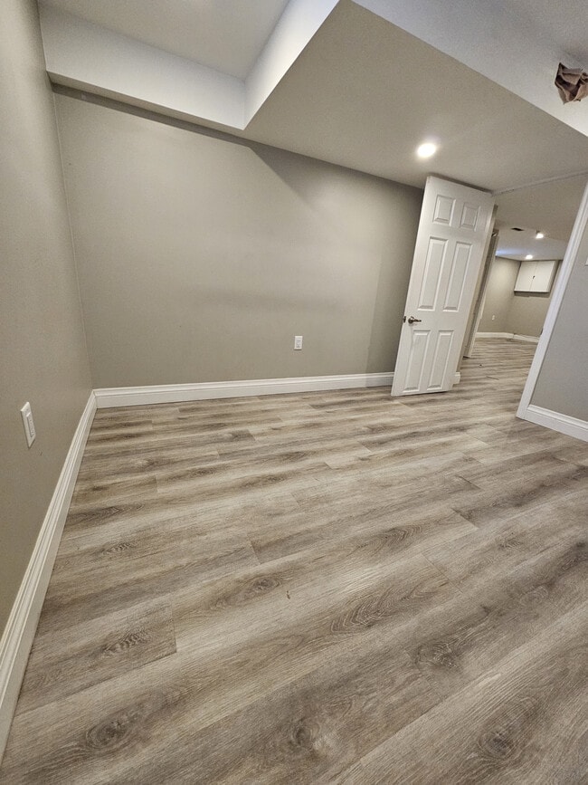 Photo - Amazing 2 BED 1 BATH BASEMENT UNIT IN HAMILTON MOUNTAIN Unit Basement  door- right side of house