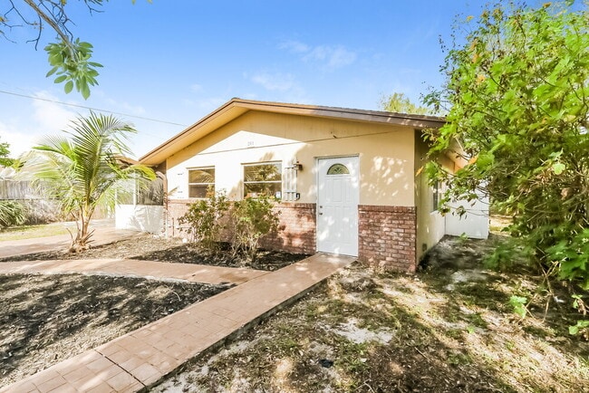 Photo - 201 Newcastle St