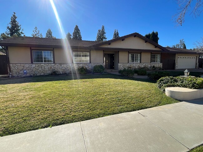 Welcome to Your New Home in West Hills- 4b... - Welcome to Your New Home in West Hills- 4b...