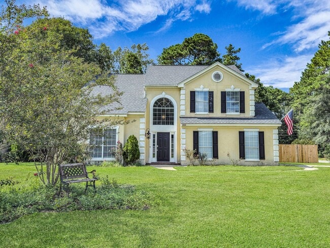 Building Photo - Stunning 4-bed Home in Hinesville With Two...