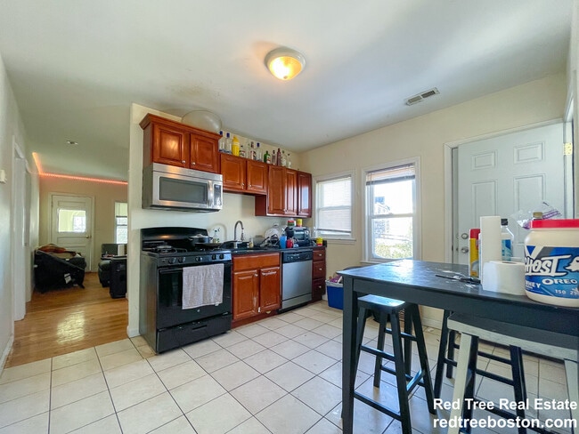 Photo - 28 Linden St Unit 1