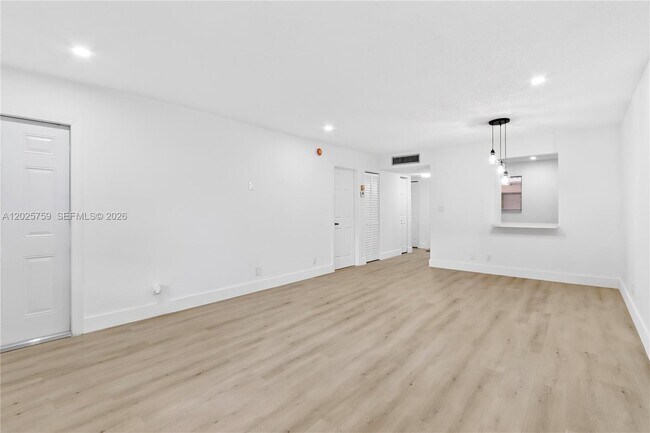 Photo - 410 SE 2nd St Unit 114