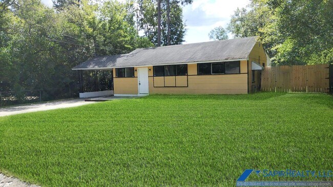 Stylish 3-Bedroom Home with Ample Outdoor ... - Stylish 3-Bedroom Home with Ample Outdoor ...