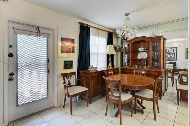 Photo - 2049 Newcastle A Unit 2049