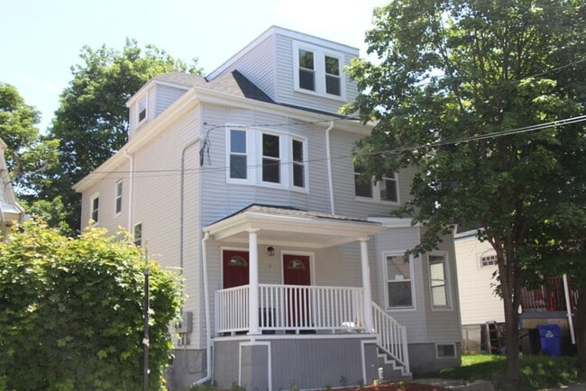 Building Photo - 17 Middleton St Unit 2