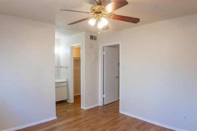 924 E Dean Keeton St Unidad 222