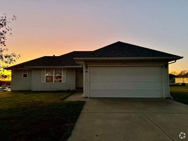 Building Photo - Updated 3 bedroom 2 bath Home in Clever MO