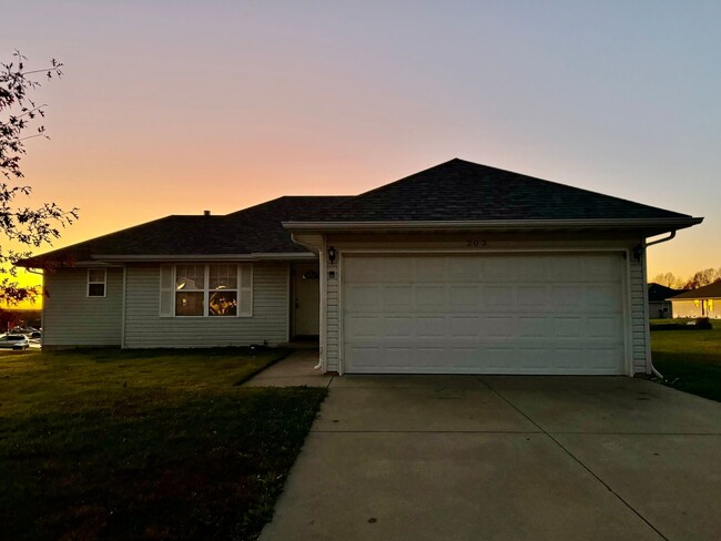 Updated 3 bedroom 2 bath Home in Clever MO - Updated 3 bedroom 2 bath Home in Clever MO