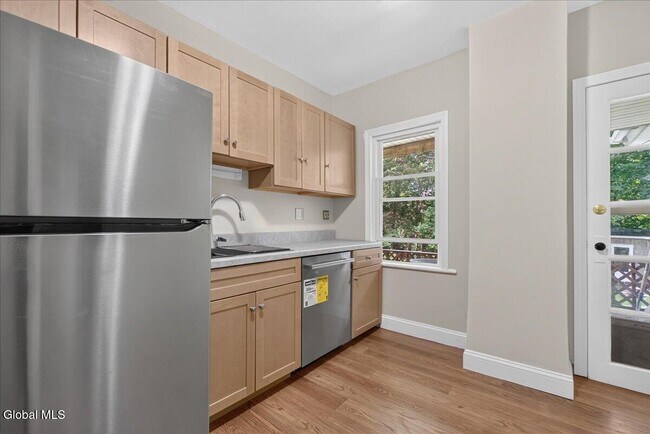 Photo - 184 Saratoga Ave
