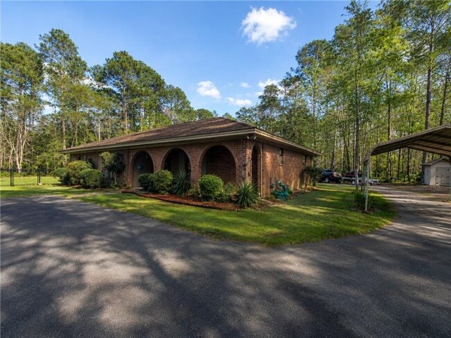 Building Photo - 117 Maple Dr