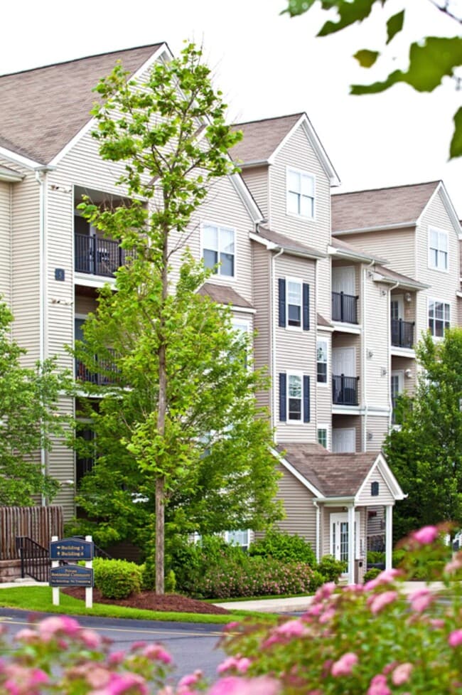 Grand Reserve Orange Apartments Orange, CT