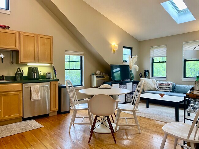 Photo - 241 River St Unit 10