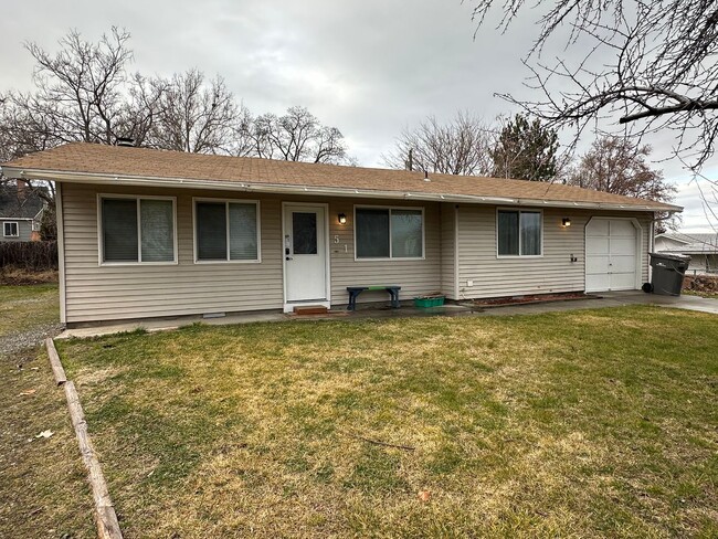 Building Photo - Beautiful 3 Bedroom, 2 Bath Home with One-Car Garage & Storage Shed in Kennewick