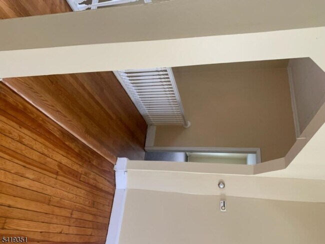 Photo - 129 Sayre St Unidad 2nd