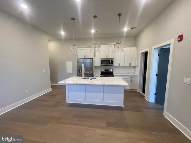 Photo - 581 Jamestown Ave.