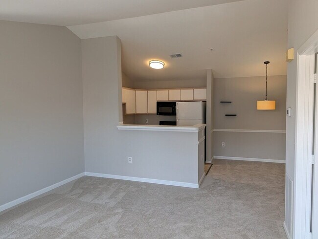 Photo - Bright Townhome Living in Convenient Leesburg Location Unidad J