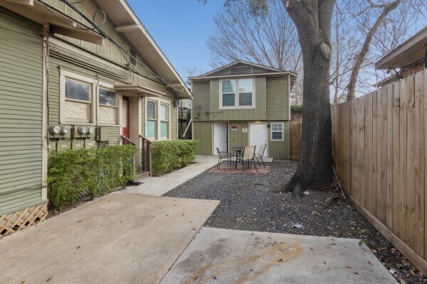 Building Photo - 4309 Jack St Unit 3