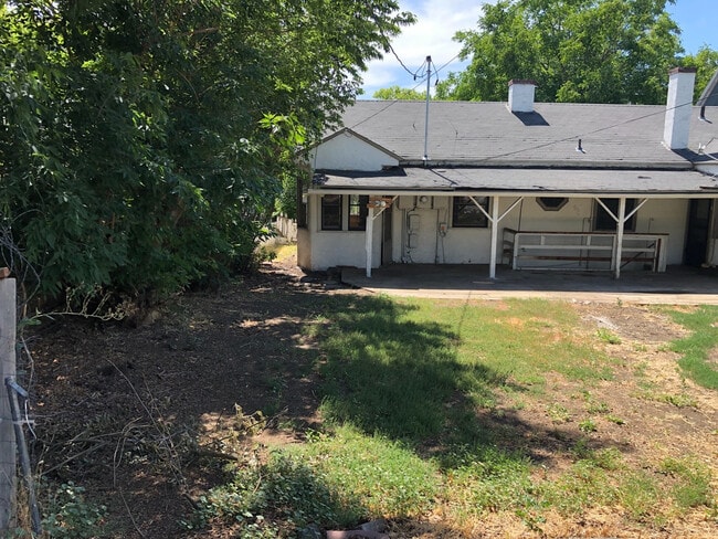 Photo - 621 Crater Lake Pkwy