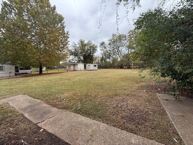 Photo - ** 3 Bed 2 Bath located off Narrow Lane rd...