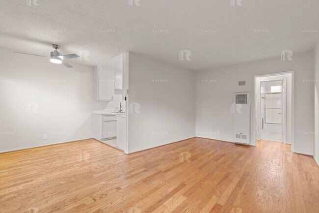 (AR/JO/YO:B) 1411 N. Mansfield Avenue