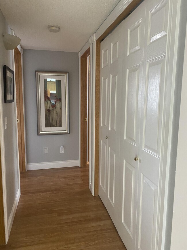 Photo - 2242 Cornwall St