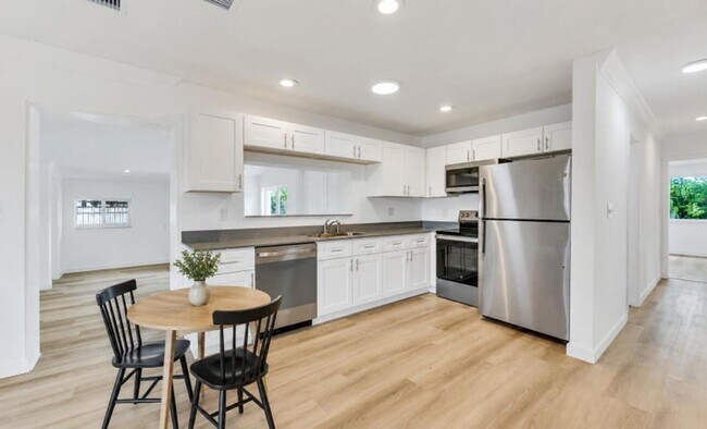 Photo - 1117 SE 5th St