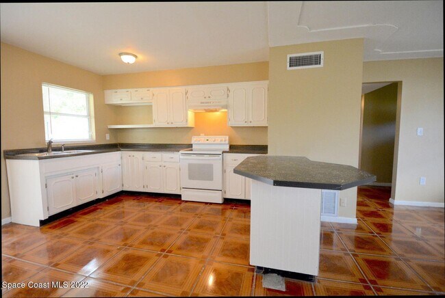 Photo - 2913 Rosemarie Dr