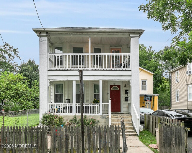 Building Photo - 1121 Sewall Ave Rental