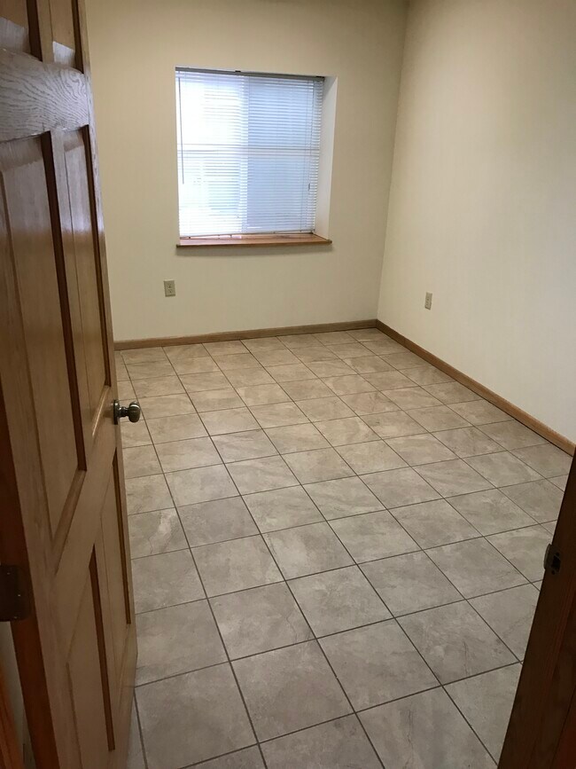 Building Photo - 524 E Johnson St Unit G Rental