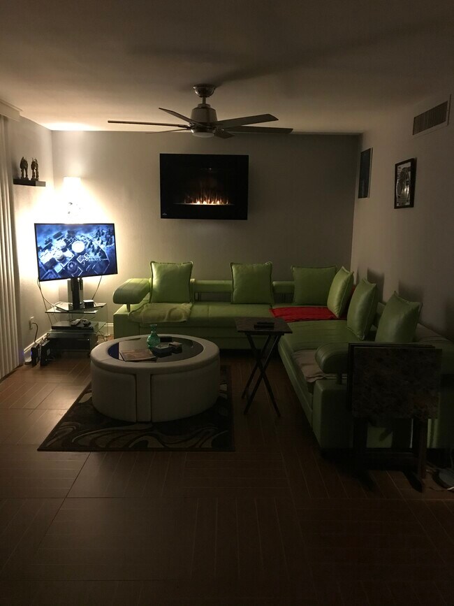 Photo - 1301 S Howard Ave Unidad C21