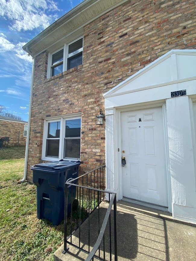 Photo - 2305 Poplar St