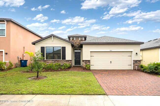 Photo - 463 Old Country Rd S E