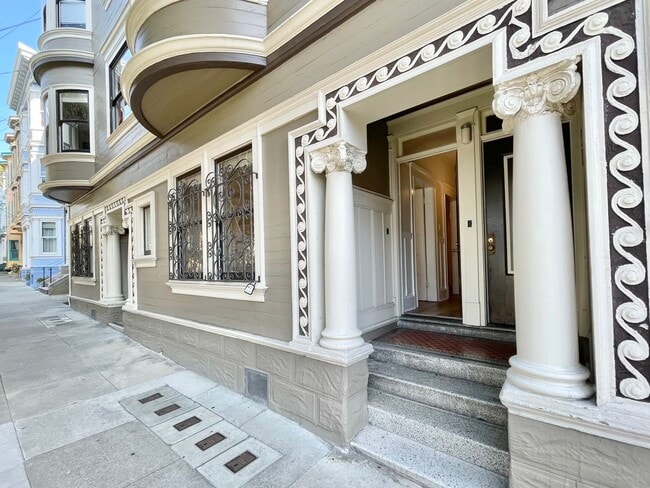 Building Photo - 2Br plus bonus, 1BA Renovated Duboce Flat! PROGRESSIVE Unit 95