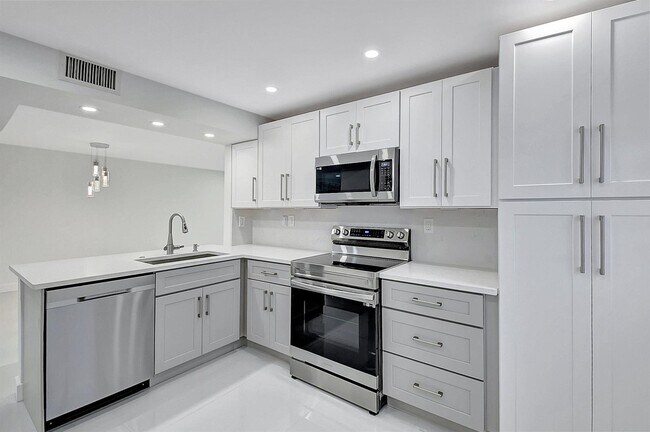 Photo - 5550 Witney Dr Unit Lake of delray