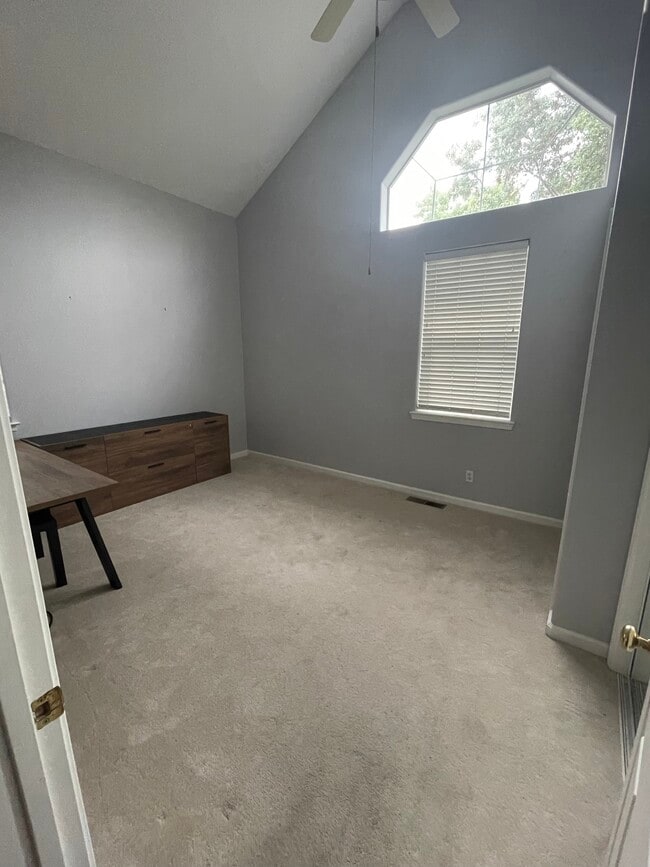 Photo - 2078 Red Oak Cir