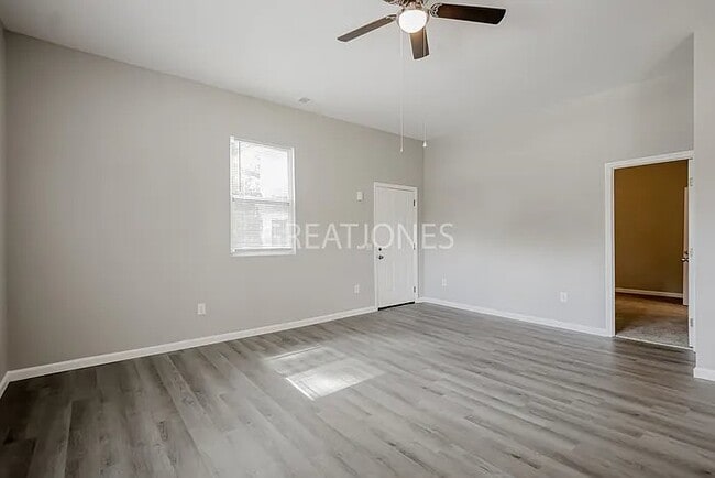 Photo - 113 Sanders St
