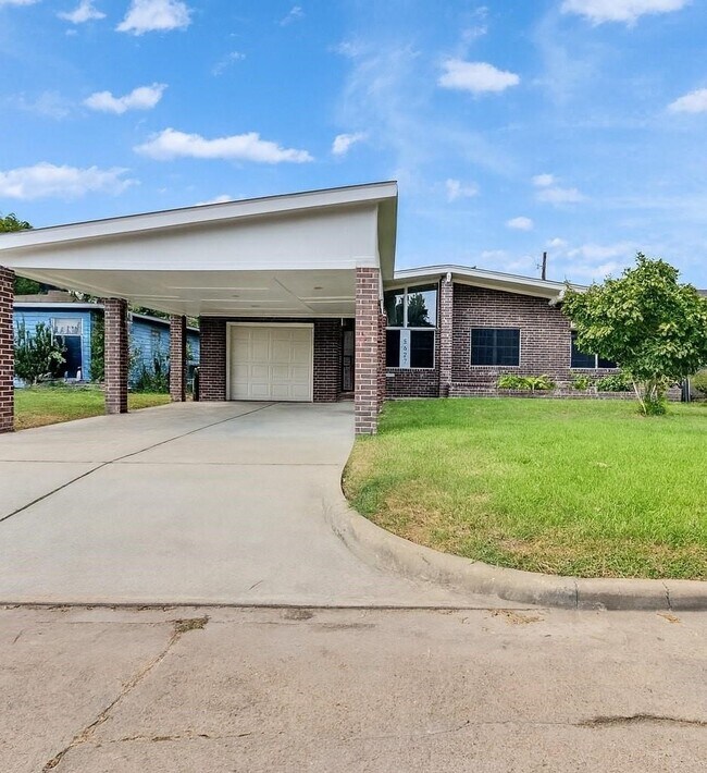 Photo - 5627 Southbrook Dr