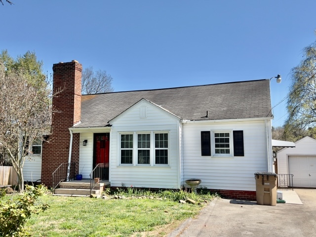 Progress Pic! New Roof and Landscaping Coming Soon! - 3228 Fairmont Blvd House