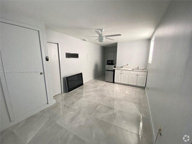 Building Photo - 624 Westward Dr Unit 0 Rental