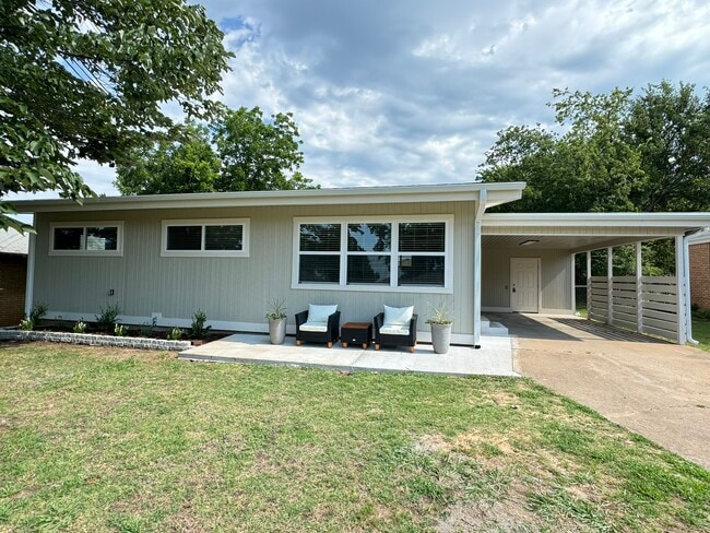 Photo - 1442 E Broadway St