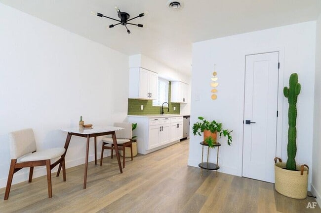 Century Renovated Interior - Century Apartments