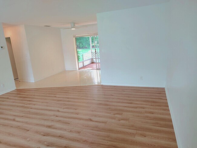 Photo - 4899 NW 5th Ave