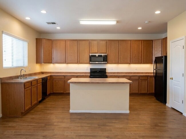 Photo - 37189 W Leonessa Ave