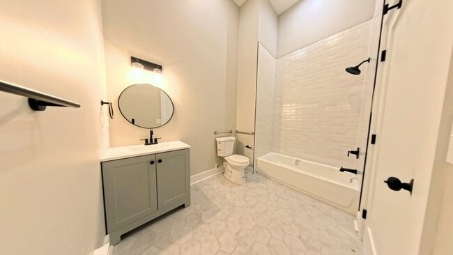 Photo - 22 N King St